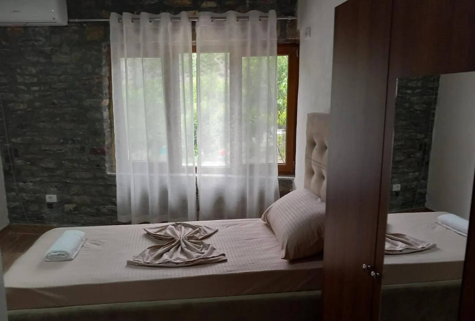Guest House Natura Komani Lake