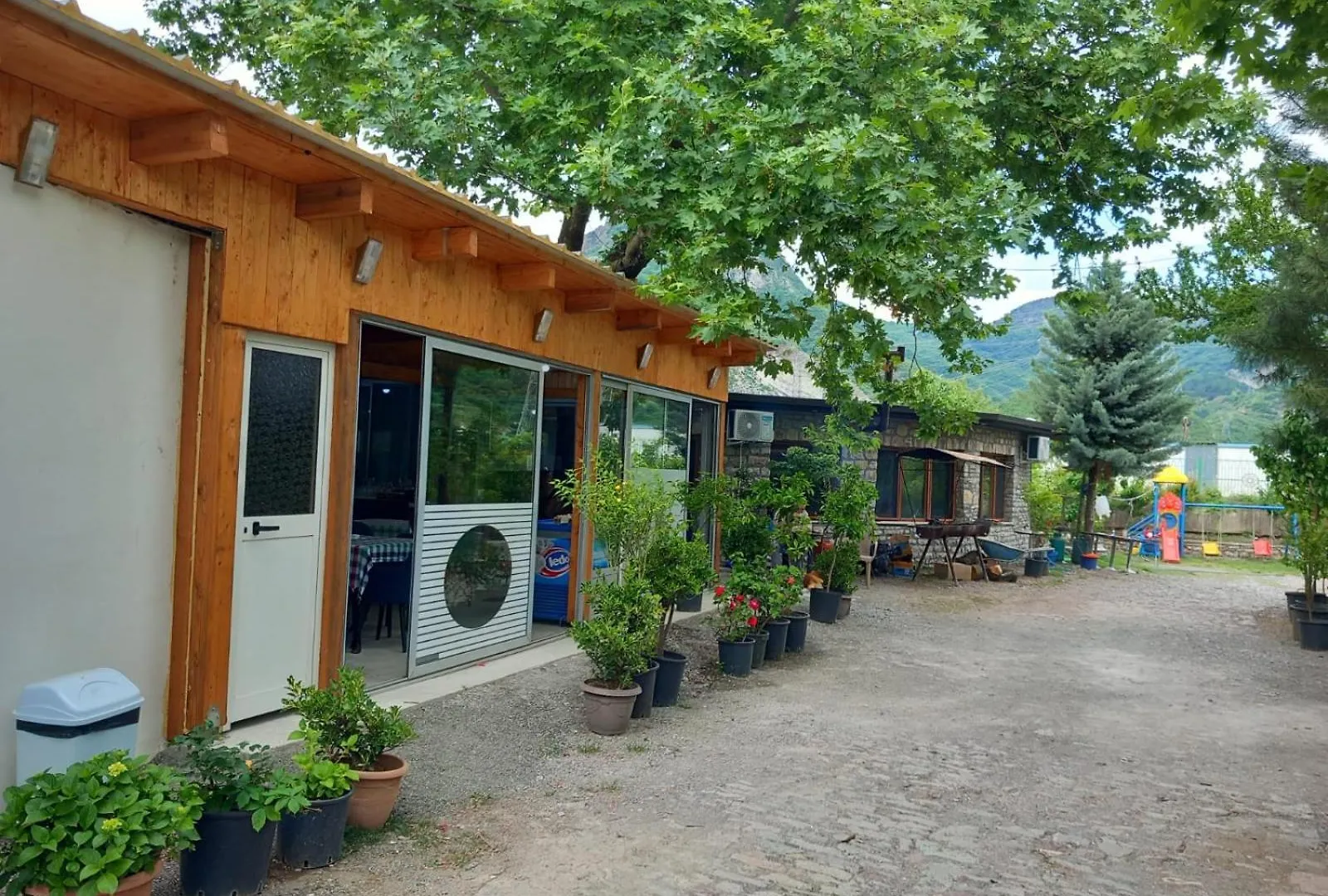Guest House Natura Komani Lake